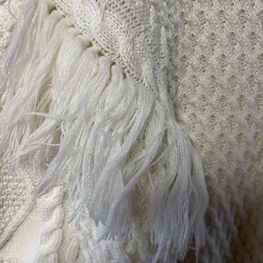 BB Dakota Cable Knit‎ Fringe Sleeve Cropped Sweater - Picture 4 of 8